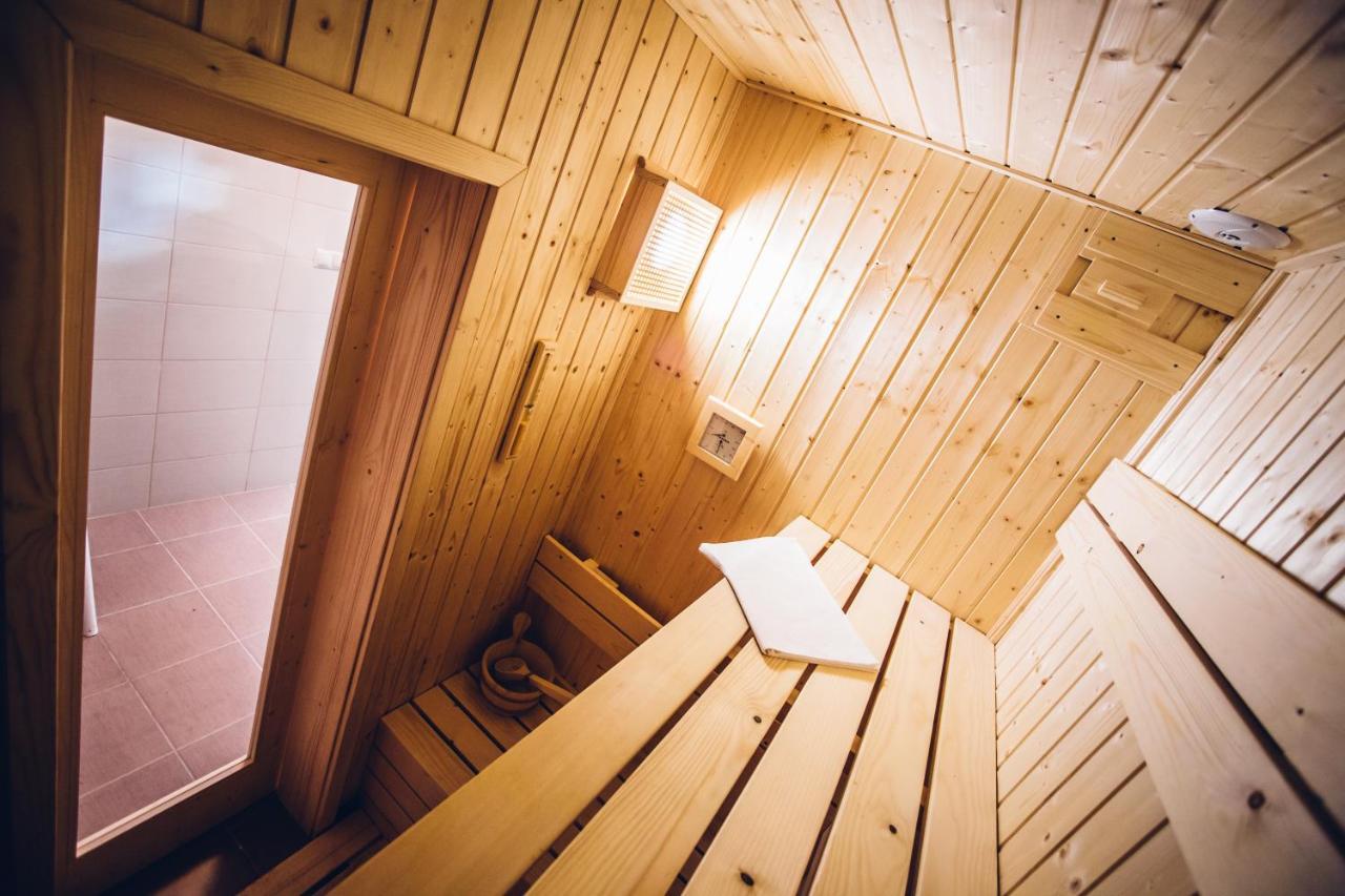 Natur Hotel Koevesteto Hosszuheteny Buitenkant foto